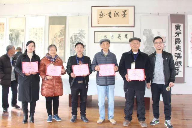 东方镇举办2017农民书画展